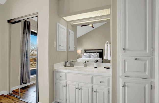 Luxury Riverfront Condo 1 BLK to Schlitterbahn! - Foto 26