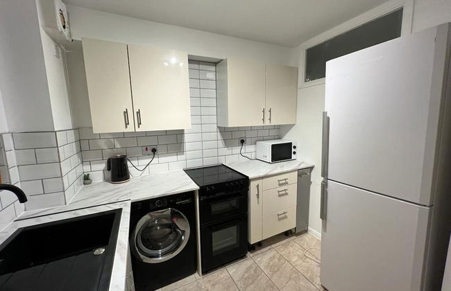 Impeccable 2-bed Apartment in Grays, London - Photo 20