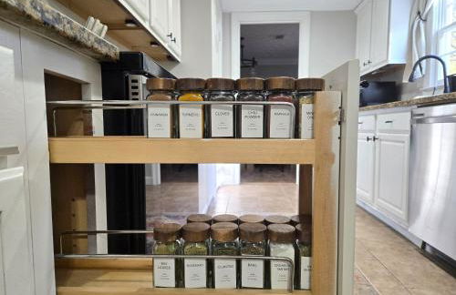 Cozy 5BR Family Retreat Firepit Games Patio - Foto 79