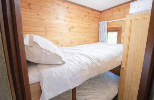 Neaum Crag Lodge ideal for a couple or family with young children in a woodland setting at Skelwith Bridge - Foto 9