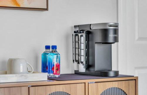 1 Block to Beach, Park 3 cars, Game Room and Balcony - Foto 16