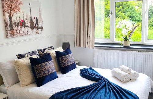 Green Haven Villa - 4BR Spacious House with Hot tub, Ample Parking, Air Condition, WIFI, Netflix, Patio & Garden - Foto 10