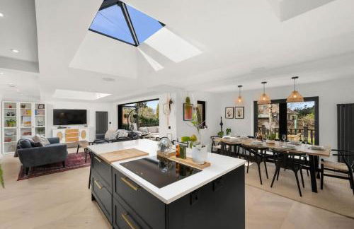 Gilmore House - 5 Bedroom Victorian Home with Hot Tub - Photo 1