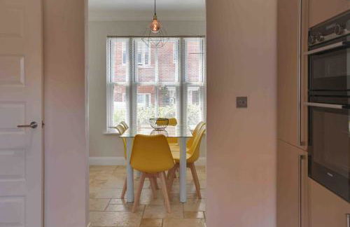 Elizabeth II Five Bedroom Spacious Home - Foto 40