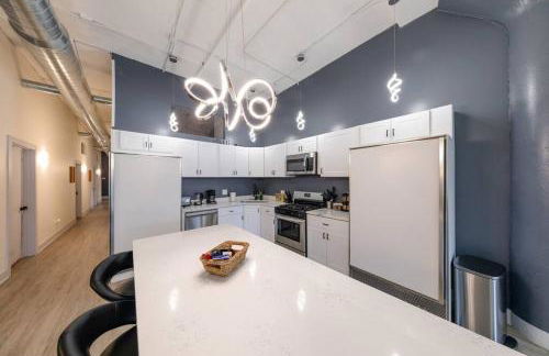 Luxurious 5BR Suite Perfect for Group of 12 guests with Pool table, Optional Parking and Gym Access Near McCormick Place and Soldier Field - Foto 26