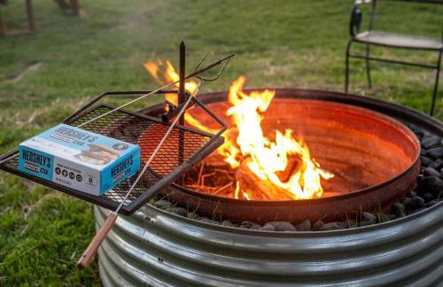 Stunning Cabin Getaway Perfect for Large Groups Situated in Boyne Falls, Michigan - Photo 34