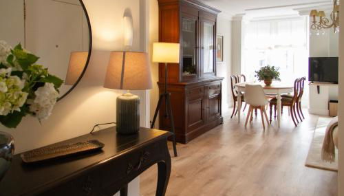 Bonito y luminoso apartamento en Rosalía de Castro - Photo 2, Lobby or reception