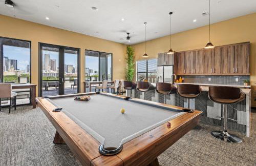 New suite with full Kitchen and Livingroom Dallas - Photo 47