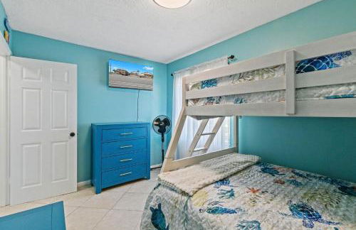 2BR Retreat with Pool, Near Beach and The Hangout - Photo 13