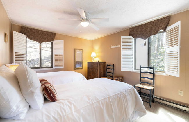 Deck w/ Forest Views, Ping Pong Blue Ridge Mtn Escape Ash Vale by Avantstay - Foto 29