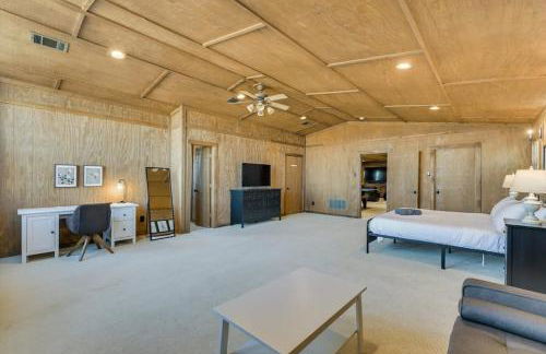 Spacious Ranch Style Home w Cinema Room - Foto 21