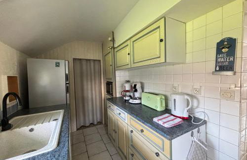 Rivage Maison spacieuse 10 p 5 chambres 2 sdb 2 WC tout confort avec jardin, belle terrasse aménagée, parking privatif, à 2 kms d'une petite plage, 3kms d'Omaha Beach et Port en Bessin - Foto 16