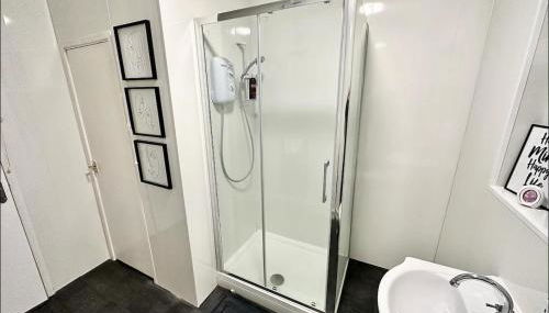 THREE BEDROOM Rural, relaxing and peaceful,DOGS welcome! With Cymru Holidays - Foto 3