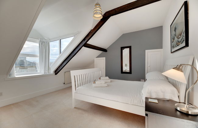 Percy Apartments - By Week2Week - Photo 3