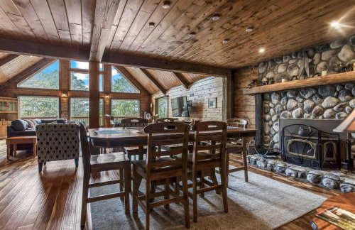 Luxury Lakeside Mountain Escape with Wraparound Deck Near Terra Alta, West Virginia - Foto 17