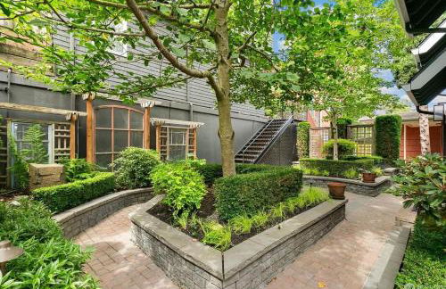 Lakefront Retreat on Lake Washington with Hot Tub Private Dock and Views - Foto 16