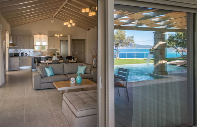 Artina Luxury Villa - Photo 13