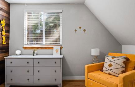 Sweet Pine Deck + Hot Tub, Cozy Modern Interior Close to Ski Resort! - Foto 57