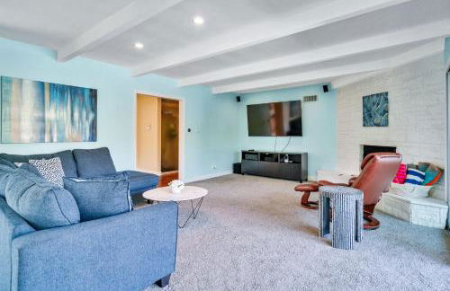 Modern Pool house with hot tub and relaxing backyard - Foto 29