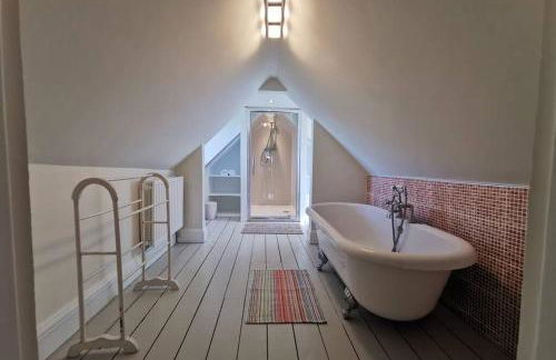 Cosy, Coastal Retreat with a Large Garden - Photo 13