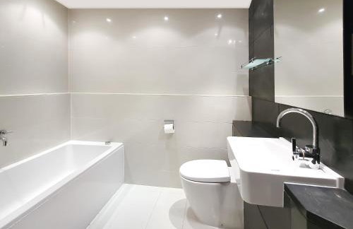 Point View - Award Winning Apartments with Private Hot Tub & Parking - Foto 15