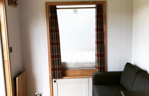 Astwell Mill Luxury Shepherds Hut - Photo 3