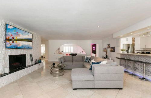 ~Villa Victoria Luxury! (Pool)~1 mile from beach - Foto 21