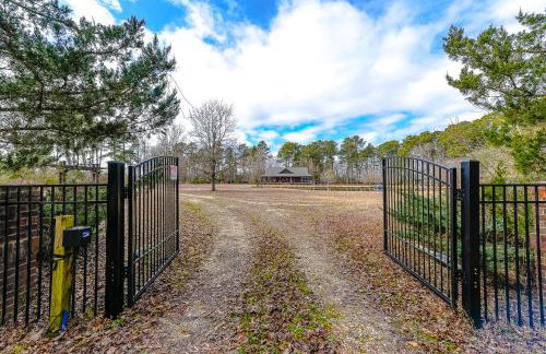 Secluded Lodge 8acres Hot Tub, Pingpong pedalboat! - Foto 42