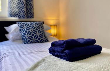 4 Single beds or 2 Doubles - FREE PARKING SPACES - SMART TV's - City Centre Spacious flat - Photo 12