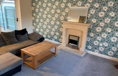 Large 5 Bedroom Family home with parking and WI-FI - Foto 6