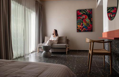 FOS Luxury Suites - Photo 19