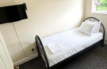 House number 4 Sleeps up to 4 with Smart TVs in every room - Foto 24