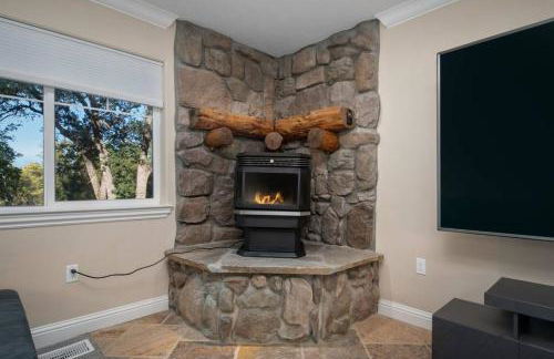 New Luxury 5BR Cabin in Pine Mountain Lake! 1 Minute to Beach! Massage Chair! Close to Yosemite! Perfect for Retreats and Escapes All Seasons! - Foto 50