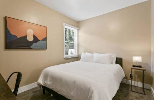 Quaint South Hill Home w Luxury King Bed and Wifi - Foto 20