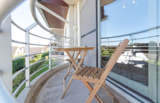 1 bedroom Apartment in Bredene with swimming pool and garden - Photo 1