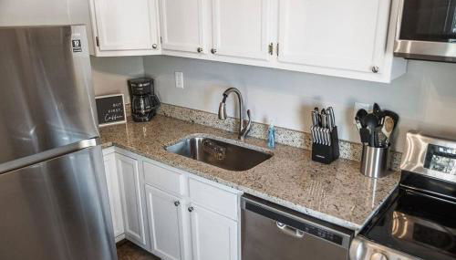 Old Dauphin Way Historic Home - Unit 2 - Photo 5