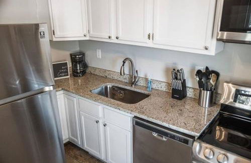 Old Dauphin Way Historic Home - Unit 2 - Photo 5