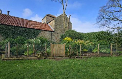 Rural cottage! Wood-fired hot tub Bliss awaits - Photo 17
