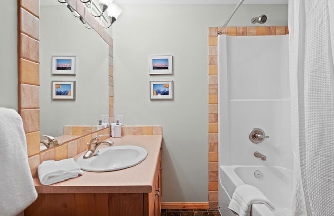 MODERN 4,500 sqft Ski Chalet: 5 Br + 6 Ba | Pool Table | Pool + PRIVATE Hot Tub - Photo 48