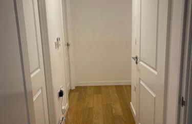 Spacious Amazing Luxury En-suite double room with free parking in a two bedroom apartment - Foto 11