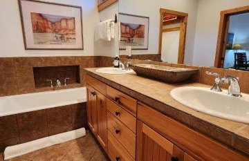 Sundance Spacious Vaulted Ceiling cabin, Hot tub, huge lawn - Foto 47