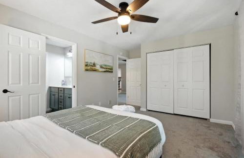 Stylish 2BR Loft Near ISU Hospitals & Downtown - Foto 14