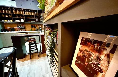 AdeamStays provides Beautiful centrally located 1 and 2 bed apartments on Liverpools Boulevard - Foto 75