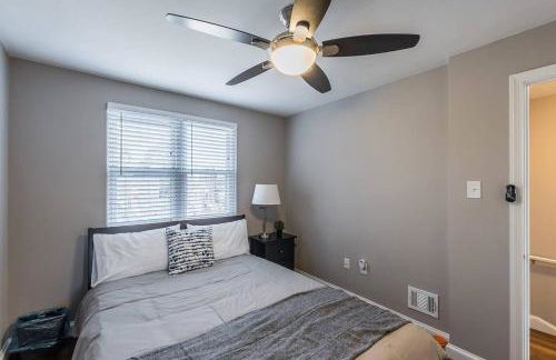 Beautiful 3br 2ba House with cozy backyard by CozySuites - Foto 8