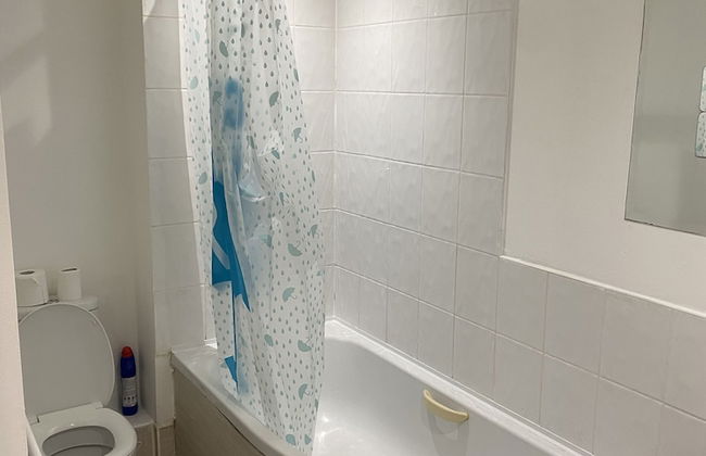 Impeccable 2-bed Apartment in London - Foto 23