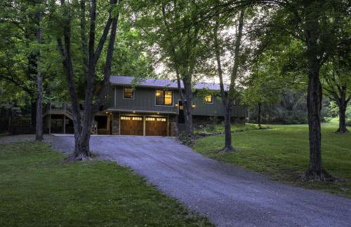 Family-Friendly 3BR Home w Bunk Room & Yard - Photo 41