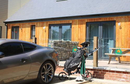 Otters Halt & Mouse Hole - Sleeps 12, Pet Friendly - Photo 2