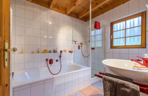 Holz-Ferienhaus Oberbrändi: Kachelofen, Sauna, WLAN, am Wald - Foto 41