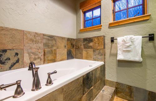 Private and Peaceful, Mtn Views, Stream, Family Friendly, Separate Guest Room - Foto 11