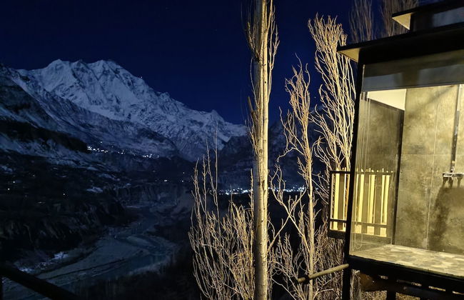 Stunning Cliff-edge 2-bedroom Chalet in Karimabad - Photo 24